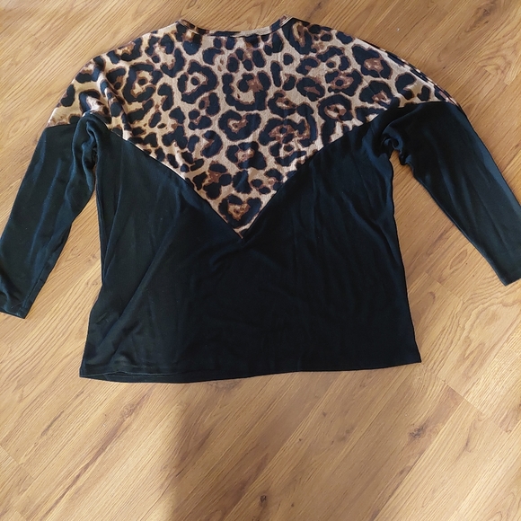 AMARYLLIS LONG SLEEVE WOMEN'S LEPPARD PRINT SHIRT - Picture 3 of 3